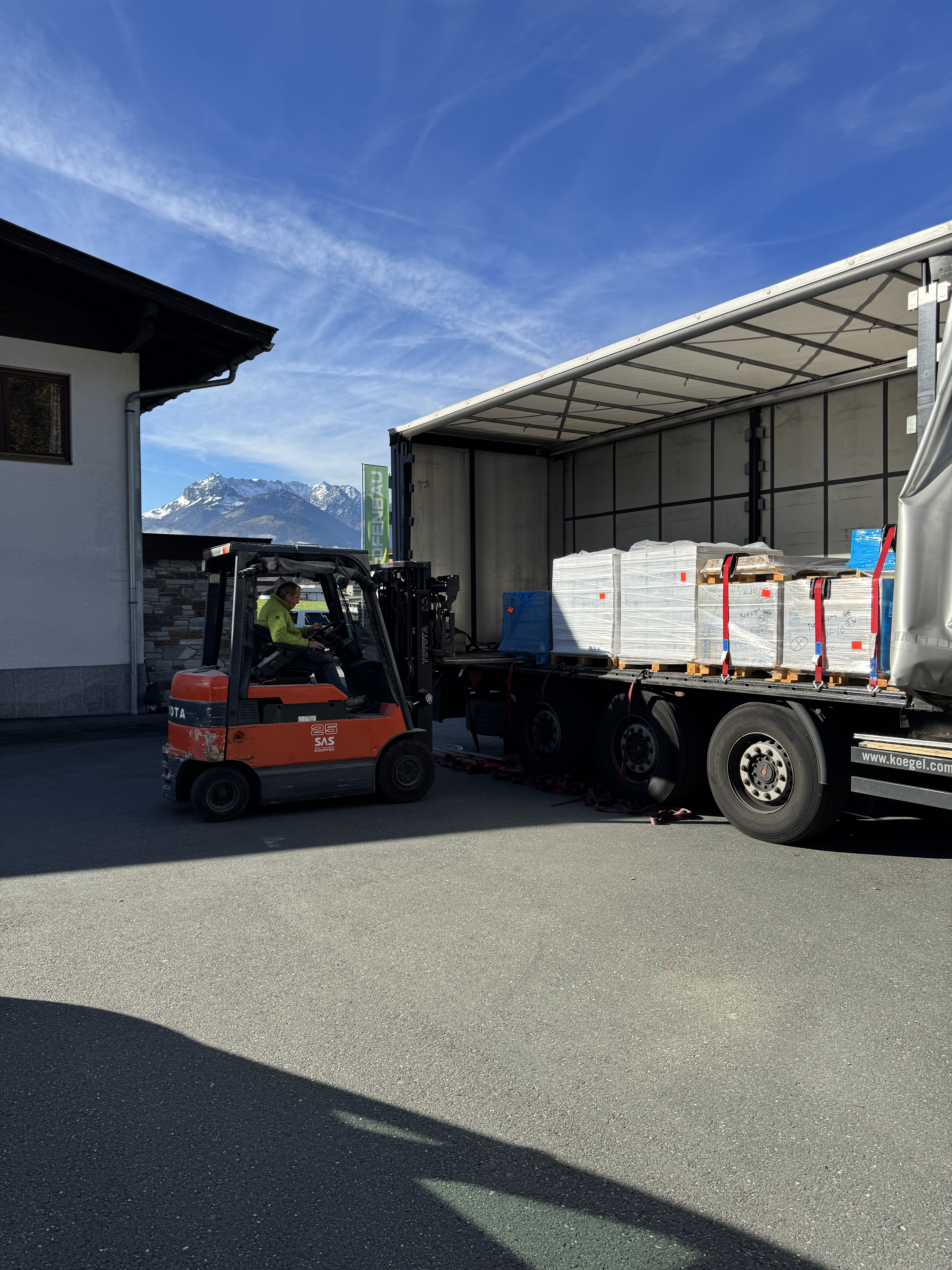 Anlieferung bei Kaiserwetter ☀️🏔️